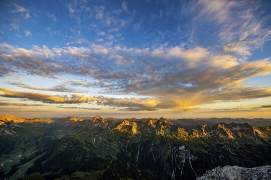 Sunrise with clouds over Allg&auml;u mountains, Lechleiten, Warth, Lechtal, Vorarlberg, Austria