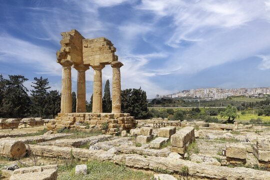 Ruin, temple of the Dioscuri, also temples of Castor and Pollux, 480 and 460 BC, reconstruction, landmark, Valley of the Temples, Valle dei Templi, UNESCO World Heritage Site, Agrigento, Sicily, Italy, Mediterranean