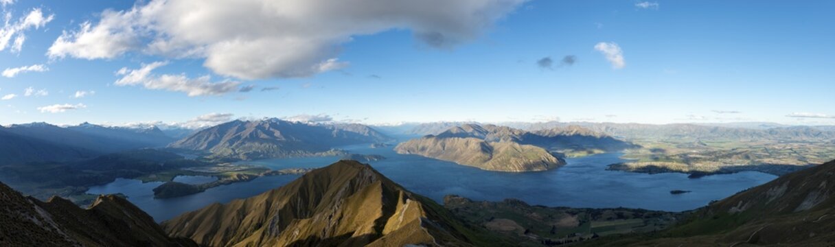 Mountain and lake views from Mount Roy, Roys Peak, Panorama, Lake Wanaka, Southern Alps, Otago, South Island, New Zealand