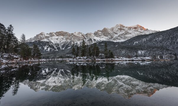 Lake Eibsee lake in winter with snow-covered Zugspitze, sunset, reflection, Wetterstein range, Upper Bavaria, Bavaria, Germany