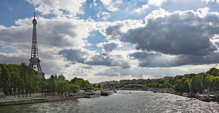 Eiffel Tower with Seine and bridge Passerelle Debilly, Tour Eiffel, Paris, Ile-de-France, France