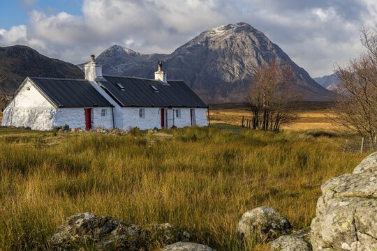Black Rock Cottage with summit of Stob Dearg in the background, Glen Coe, Rannoch Moor, west Highlands, Scotland, United Kingdom