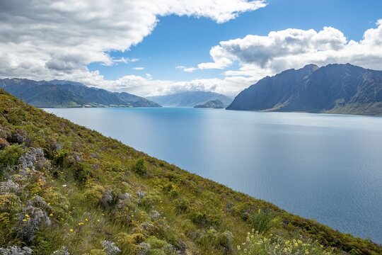 Lake and mountain views, Lake Wanaka, Southern Alps, Otago, South Island, New Zealand