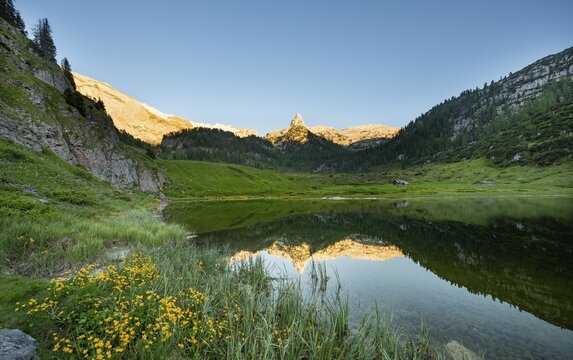Schottmalhorn reflected in lake Funtensee at sunset, Steinernes Meer, Berchtesgaden National Park, Bavaria, Germany