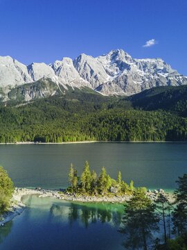 Aerial view, Eibsee lake with Sasseninsel and Zugspitze, Wetterstein range, near Grainau, Upper Bavaria, Bavaria, Germany