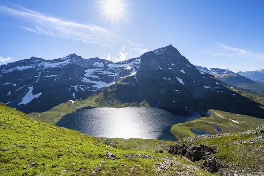 View of mountain landscape and lake Giklingdalsvatnet, Flatvaddalen high valley, Innerdalen side valley, Sunndal, M&oslash;re og Romsdal, Vestlandet, Norway