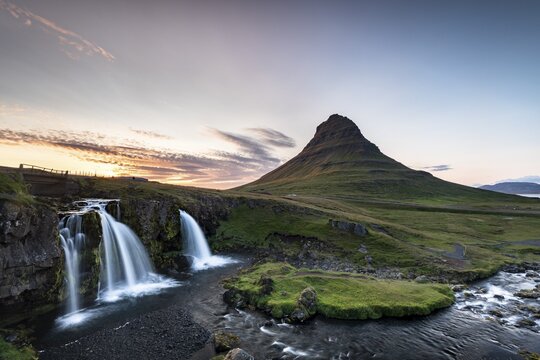 Waterfall Kirkjufellsfoss and mountain Kirkjufell at sunset, Grundarfj&ouml;rdur, Snaefellsnes peninsula, Sn&aelig;fellsnes, Vesturland, Iceland