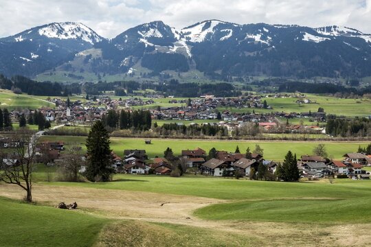 View of Fischen and Fischen-Au, back Bolsterlanger Horn, Illertal, Oberallg&auml;u, Allg&auml;u, Bavaria, Germany