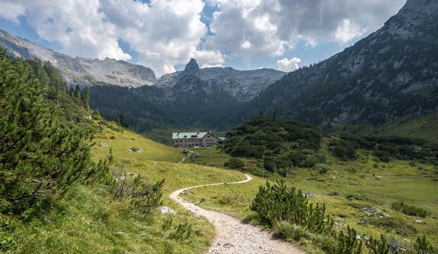 Hiking trail to the K&auml;rlingerhaus mountain hut, Schottmalhorn at the back, Steinernes Meer, Berchtesgaden National Park, Berchtesgadener Land, Upper Bavaria, Bavaria, Germany