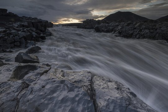 Rapids, raging glacial river J&ouml;kuls&aacute; &aacute; Fj&ouml;llum, Icelandic highlands, Iceland
