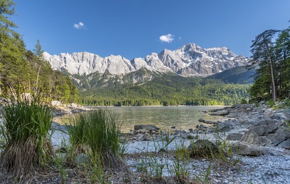 Lake Eibsee lake and Zugspitze, Wetterstein range, near Grainau, Upper Bavaria, Bavaria, Germany