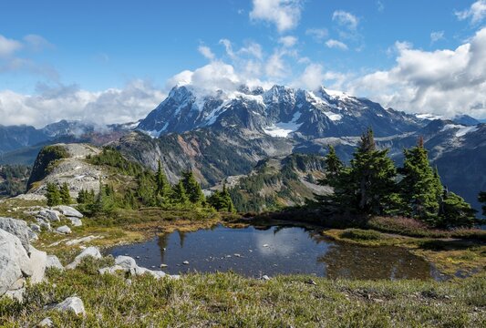 Small mountain lake at Tabletop Mountain, Mt. Shuksan with snow and glacier, Mt. Baker-Snoqualmie National Forest, Washington, USA