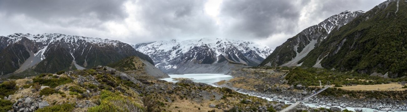 Hanging bridge over Hooker River, behind Hooker Lake and Mount Cook, Mount Cook National Park, Southern Alps, Hooker Valley, Canterbury Region, South Island, New Zealand