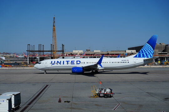 United Airlines airplane at Phoenix Sky Harbor International Airport, Arizona