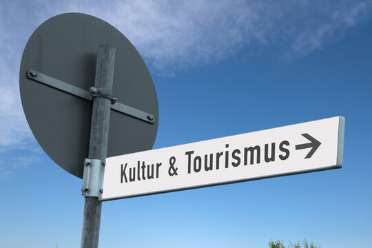 B&uuml;ro f&uuml;r Kultur und Tourismus rechts, Hinweisschild, (Symbolbild)