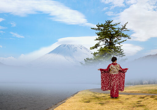 Japanese woman wearing japanese traditional kimono - Mount Fuji view from lake Ashi - Hakone, Japan