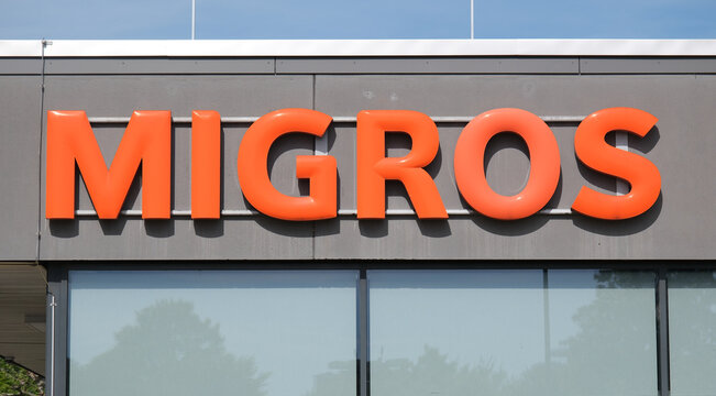 Migros Logo Schriftzug in der Migros Supermarkt Filiale Muttenz, Muttenz 26 April 2026