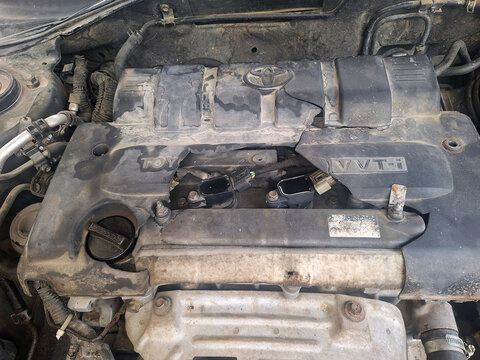 Worn out and incredibly dirty plastic toyota vvt i engine cover showing extreme signs of age