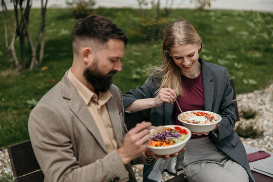 Business colleagues enjoying healthy lunch outdoors in park