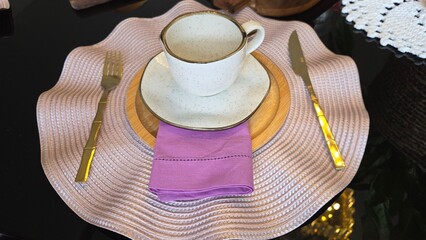 mesa arrumada decorada para o café da manha com pão  © Alexandre