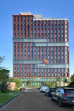 Das "Eclipse" B&uuml;rogeb&auml;ude in D&uuml;sseldorf, Hauptsitz f&uuml;r die Wirtschaftspr&uuml;fungs- und Beratungsgesellschaft PwC.