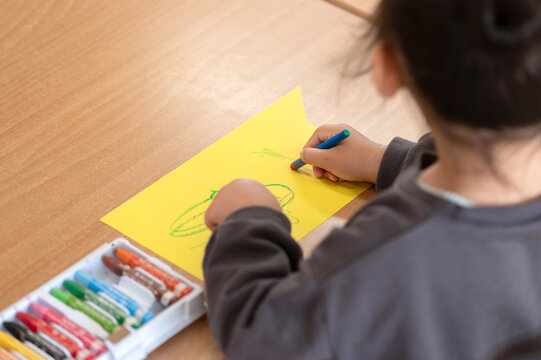創造力を育む子どものおえかき時間