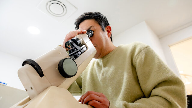 Professional optical examination for customer satisfaction