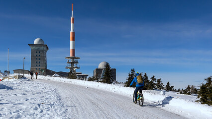  Mountainbikefahrer auf dem Brocken  © Isnurnfoto.