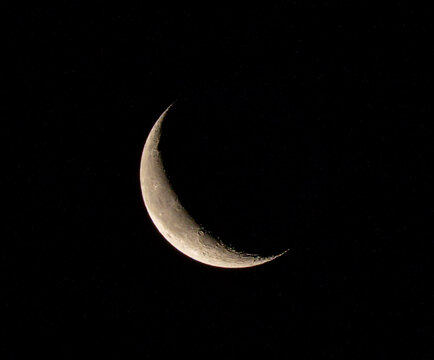 Crescent moon glowing against the dark night sky