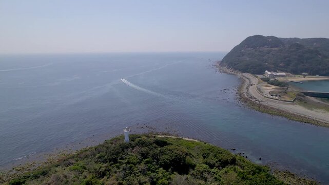 【ドローン空撮】高埼灯台の上空から今川口を抜けるボートを追う