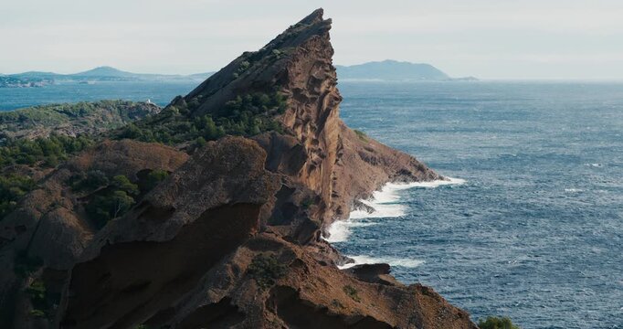 Falaises de La Ciotat au bord de la mer