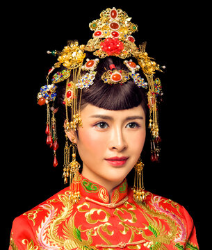 Asian women in red ancient costumes