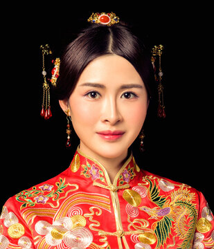 Asian women in red ancient costumes