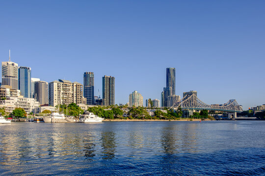 Brisbane CBD and Kangaroo Point as seen from a Citycat Ferry