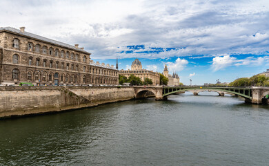 Fototapeta premium bridge over the river seine