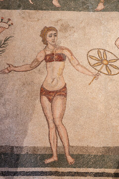 Roman woman in underwear, &ldquo;Hall of the Ten Girls&rdquo; (&ldquo;Hall of the Bikini Bathers&rdquo;), Roman Villa of Casale, Piazza Armerina, Sicily, Italy