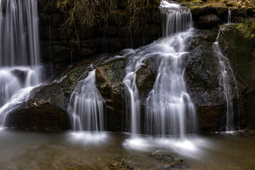 Naklejka premium Geratser Wasserfall