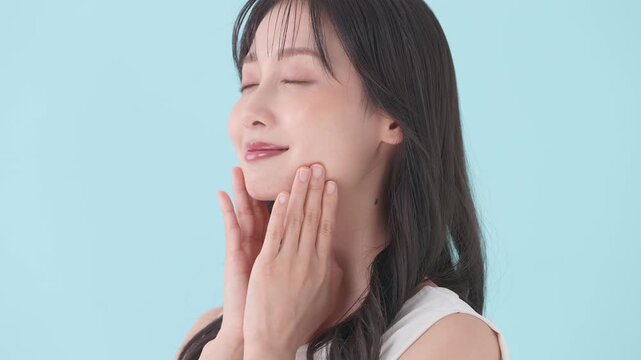 女性　ブルーバック