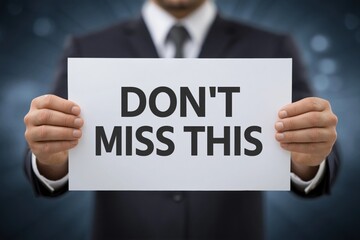 Naklejka premium Businessman with an Urgent Sign 'Don't Miss This'
