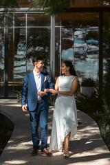 Obraz premium Happy bride and groom walking and embracing outdoors in romantic wedding setting