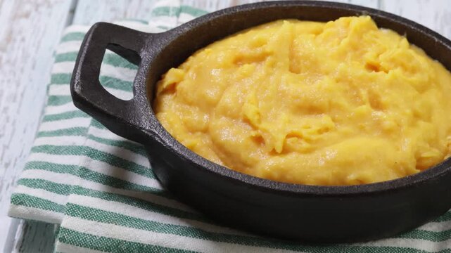 Pur&eacute;e de butternut onctueuse, en gros plan