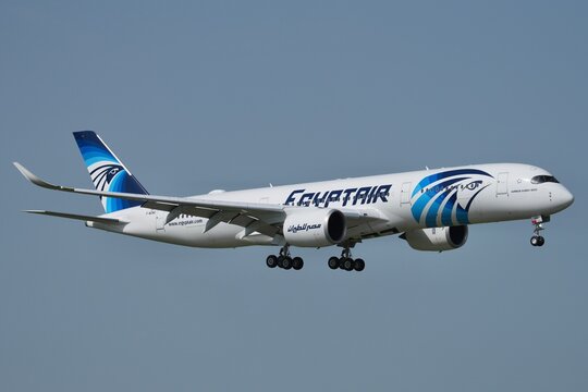 Egyptair A350 900 atterrissage vue cot&eacute;