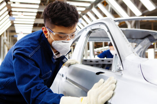  workers manufacture cars on an assembly line.