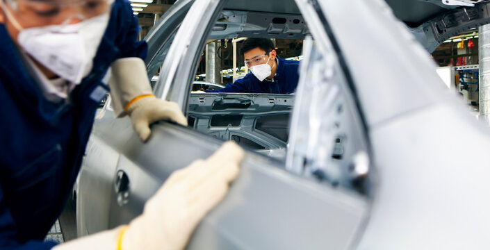  workers manufacture cars on an assembly line.