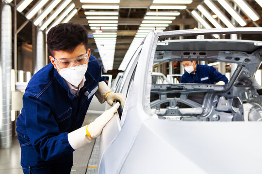  workers manufacture cars on an assembly line.
