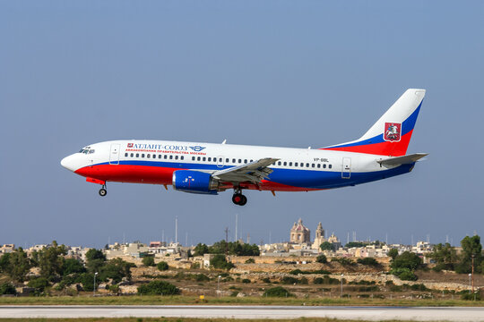 Luqa, Malta - July 29, 2007: Atlant-Soyuz Airlines Boeing 737-347 (Reg.: VP-BBL) on finals for runway 31.
