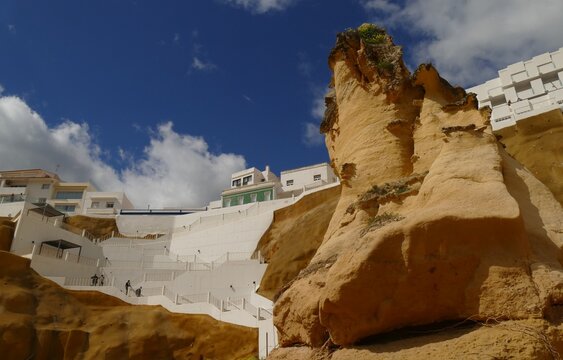 Albufeira, Ansicht Altstadt und Felsen