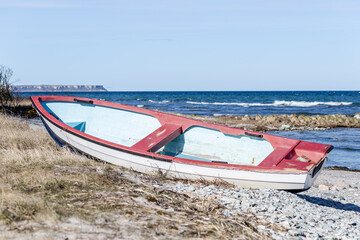 boat on the beach © annaia