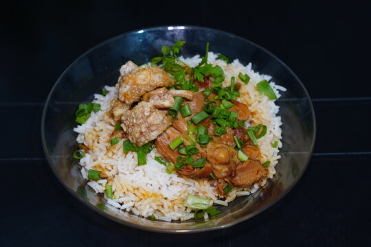 Arroz com Frango e Torresmo