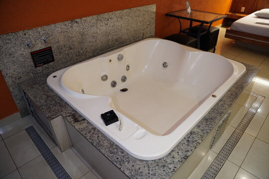 Banheira de Hidromassagem Quarto Confor Luxo